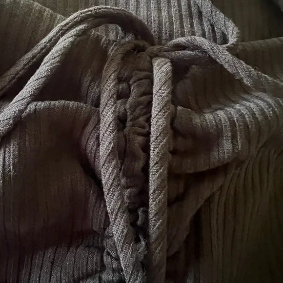 This black dress is flatteringđź‘—ribbed great quality made by special boutique - Picture 8 of 11